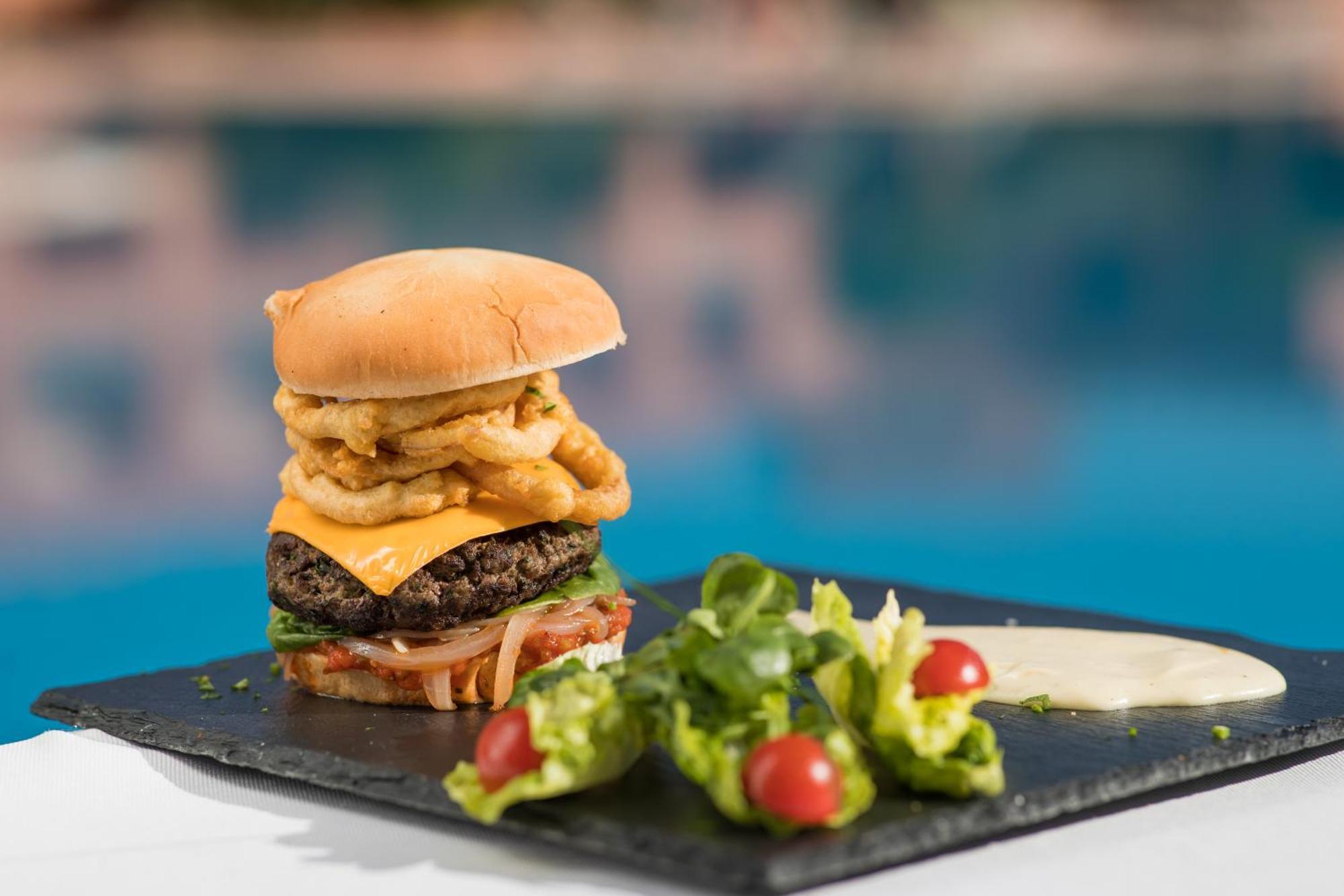 Grand Mogador Agdal & Spa Marrakesh Eksteriør bilde A burger with onion rings