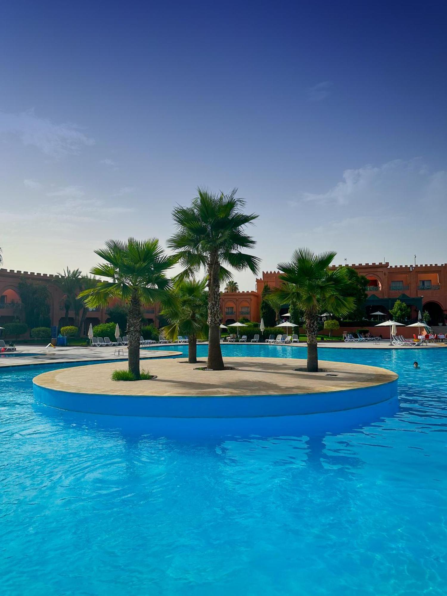 Grand Mogador Agdal & Spa Marrakesh Eksteriør bilde The swimming pool at the hotel